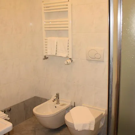 酒店 2c 莱尼亚诺