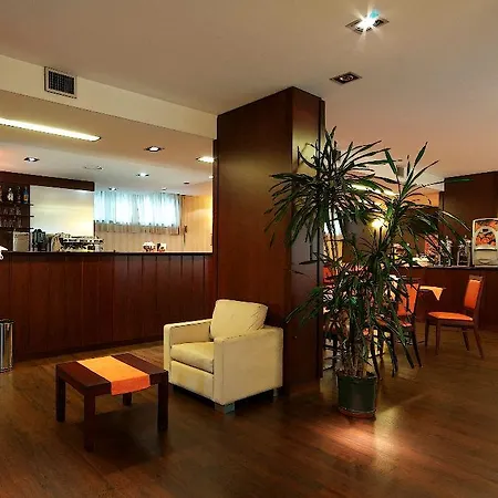 酒店 2c 莱尼亚诺