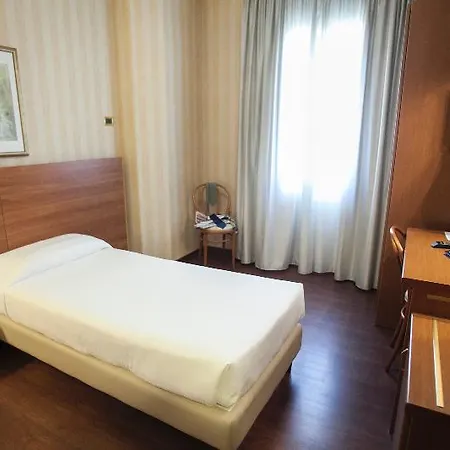 酒店 2c 莱尼亚诺